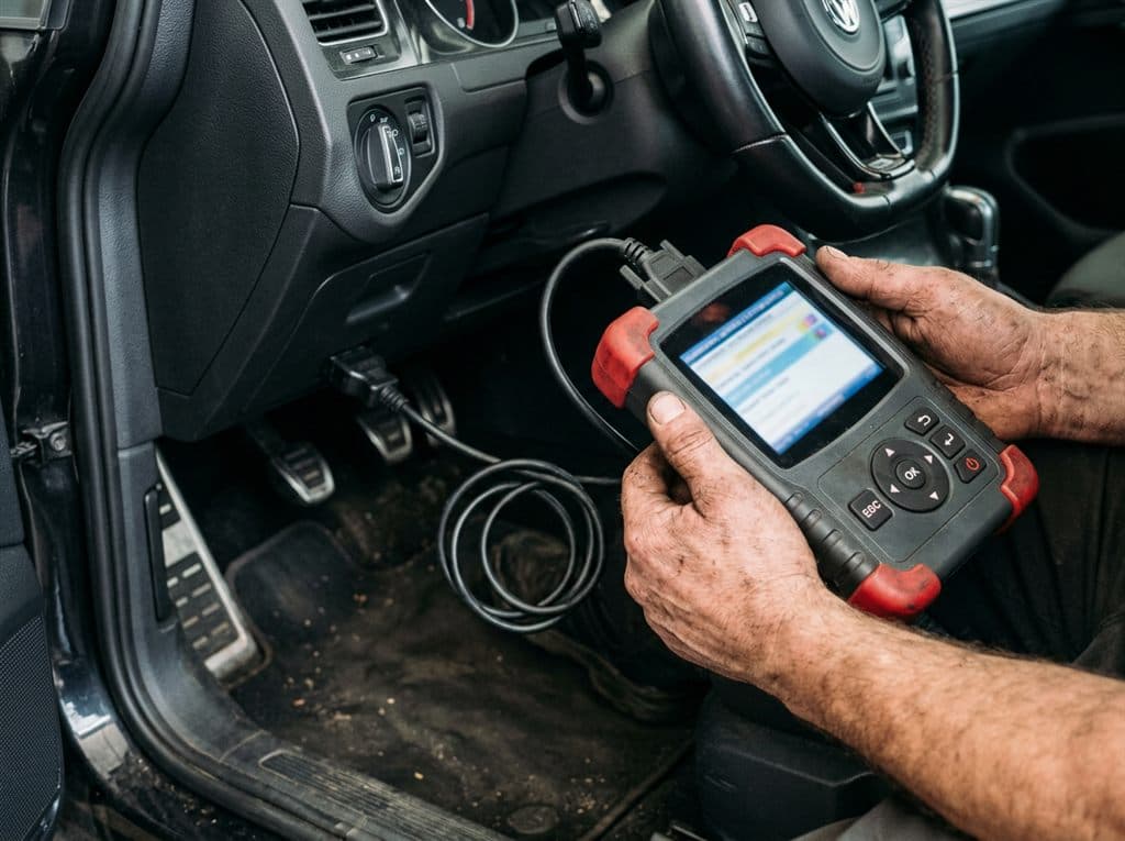Máquina de diagnosis en el taller de coches en Valga